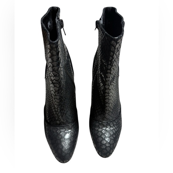 Enzo Angiolini size 7 black leather snakeskin heeled booties - Picture 1 of 9